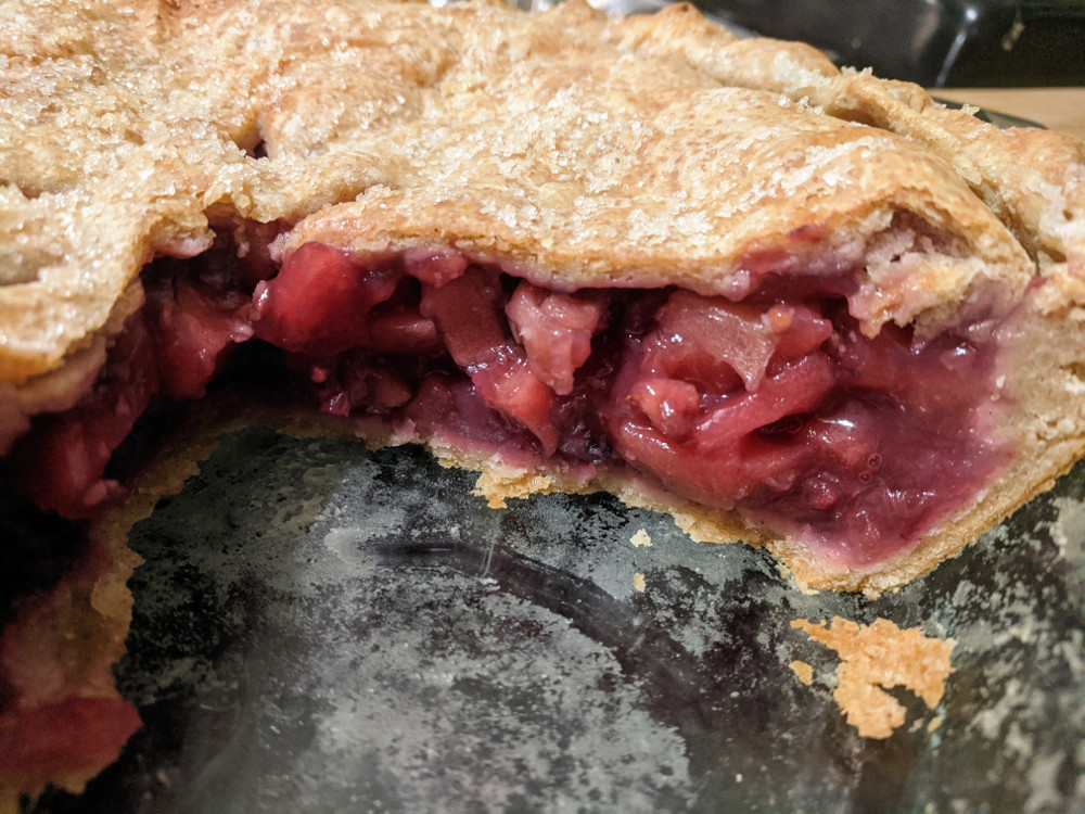 finished apple blackberry pie innards